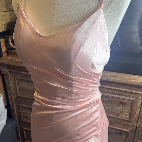 Elegant Pink Satin Dress - Picture 5 of 8